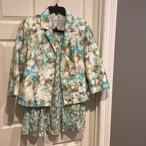 2pc skirt set. Jacket sz. 12p. Skirt sz 10P. No flaws